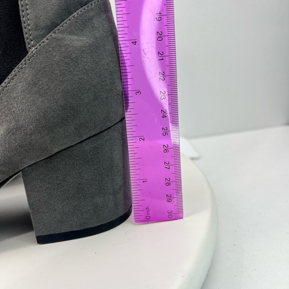 Nine West Ankle Boots Women’s Gray Suedette Quamra Block Heel Size 8 NEW Booties - Picture 2 of 11